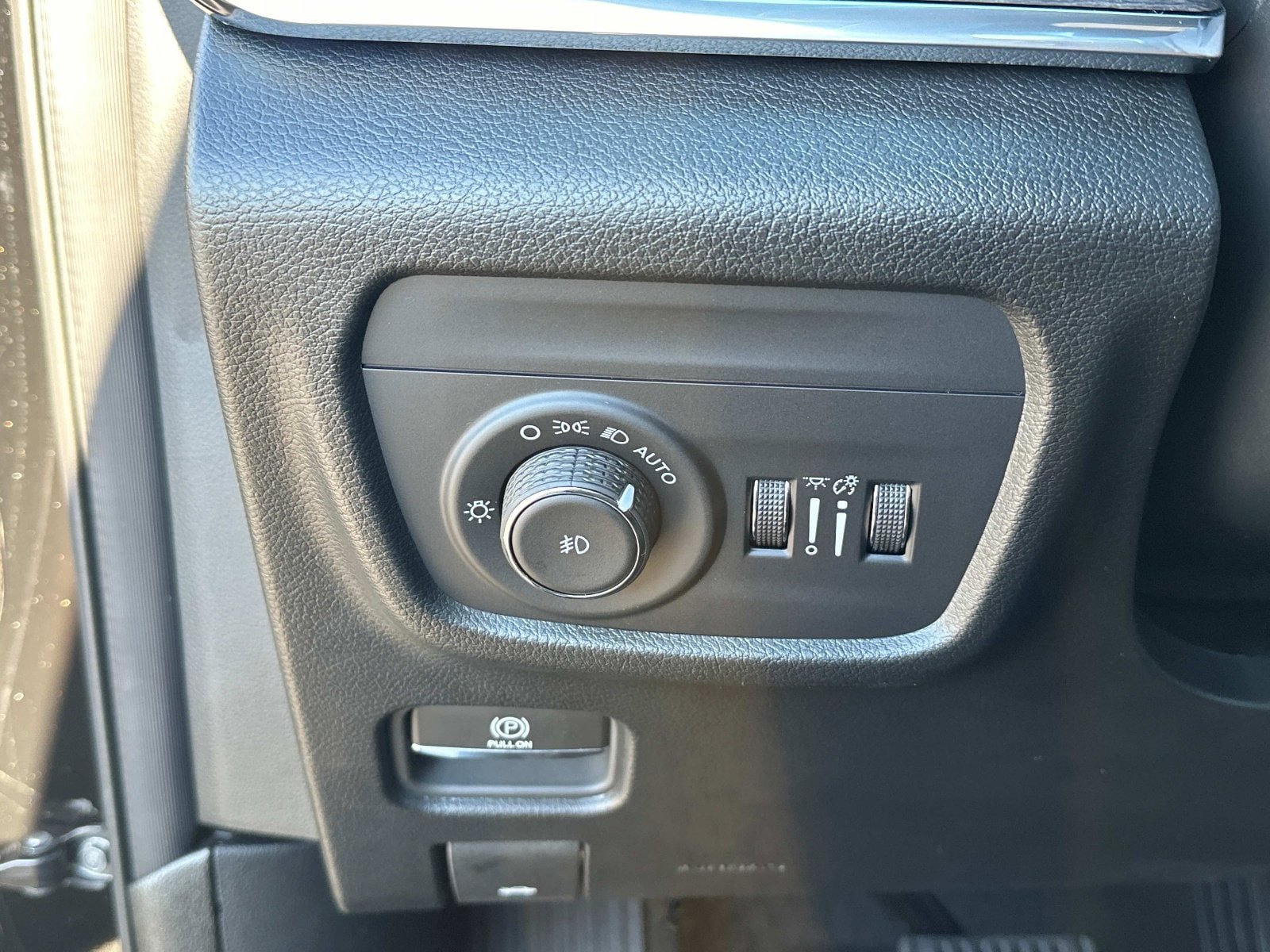 New 2025 Jeep Grand Cherokee L Overland w/ Advanced Protech Group III AWD/4WD image 33