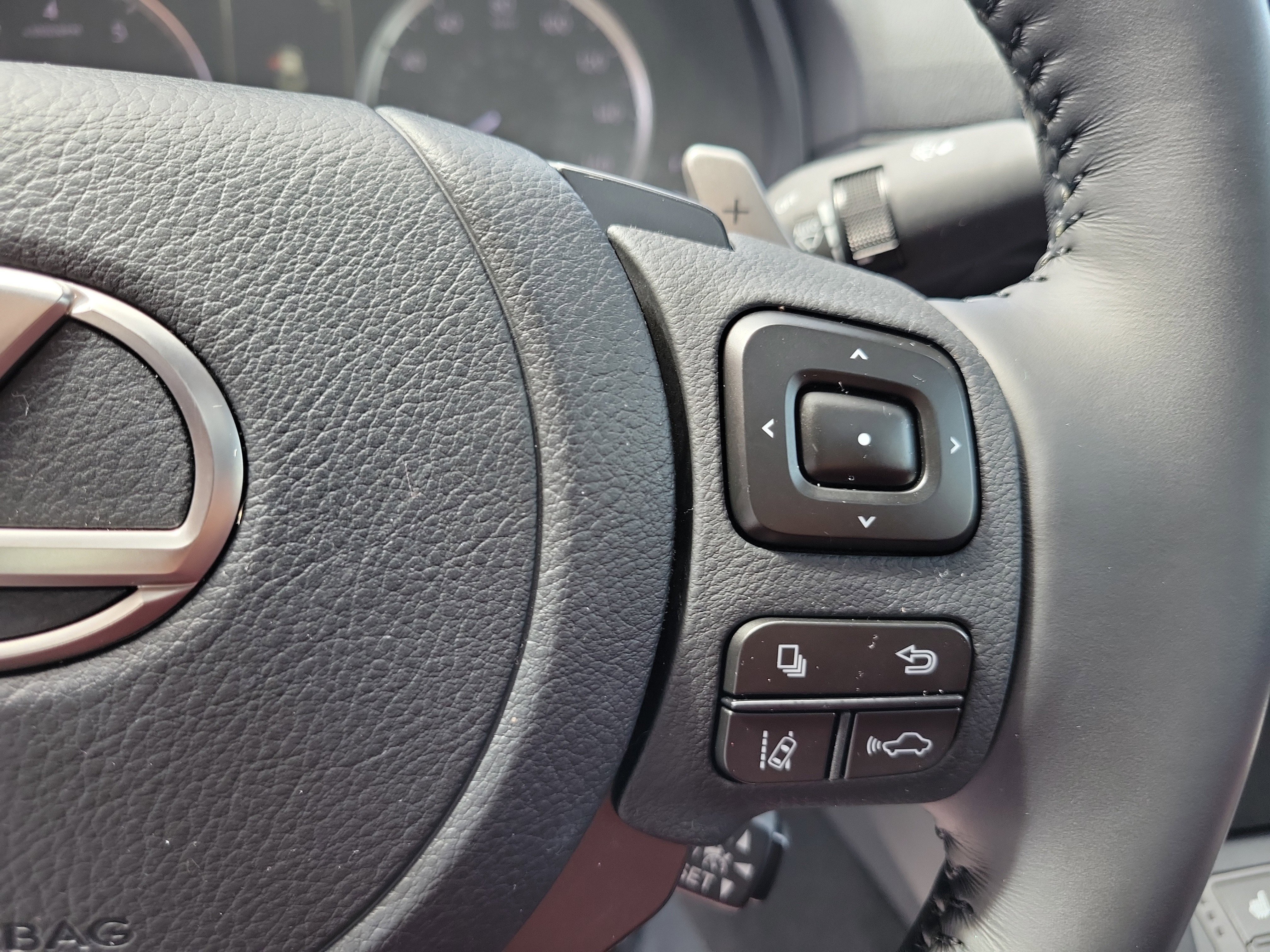 Used 2023 Lexus IS 300 w/ Premium Package RWD image 28