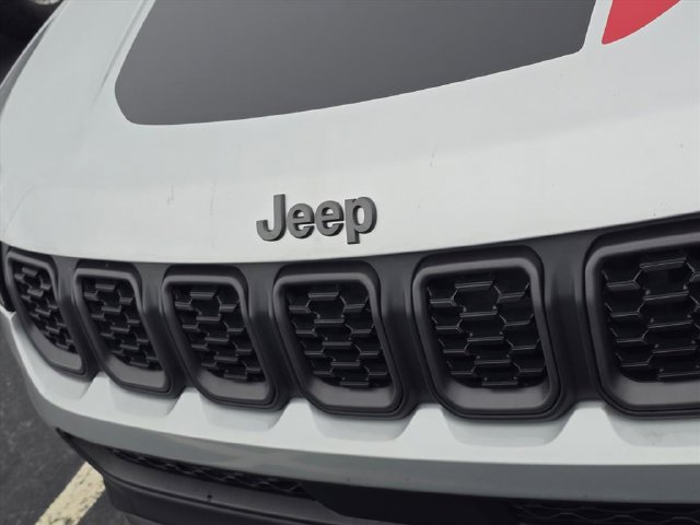 Used 2025 Jeep Compass Trailhawk AWD/4WD image 35