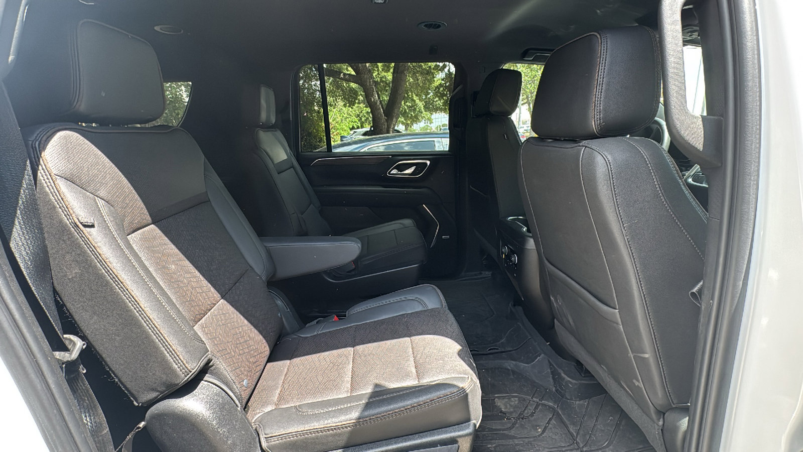 Used 2023 Chevrolet Suburban High Country AWD/4WD image 18