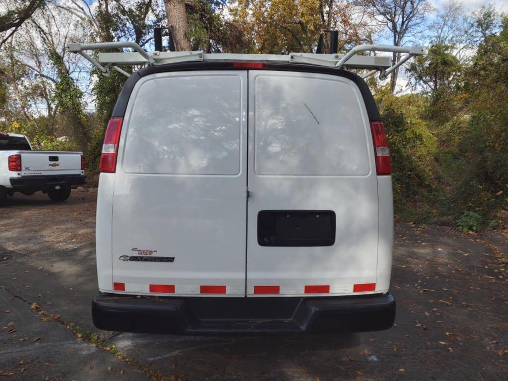 Used 2018 Chevrolet Express 2500 w/ Driver Convenience Package image 4
