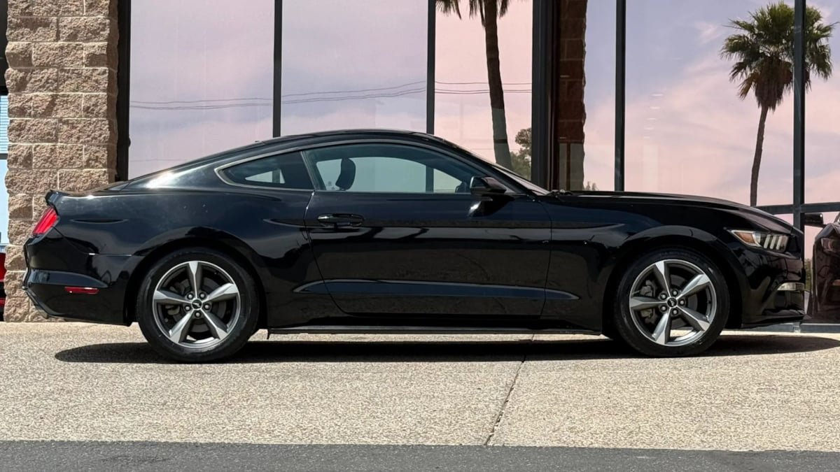 Used 2016 Ford Mustang Coupe RWD image 15