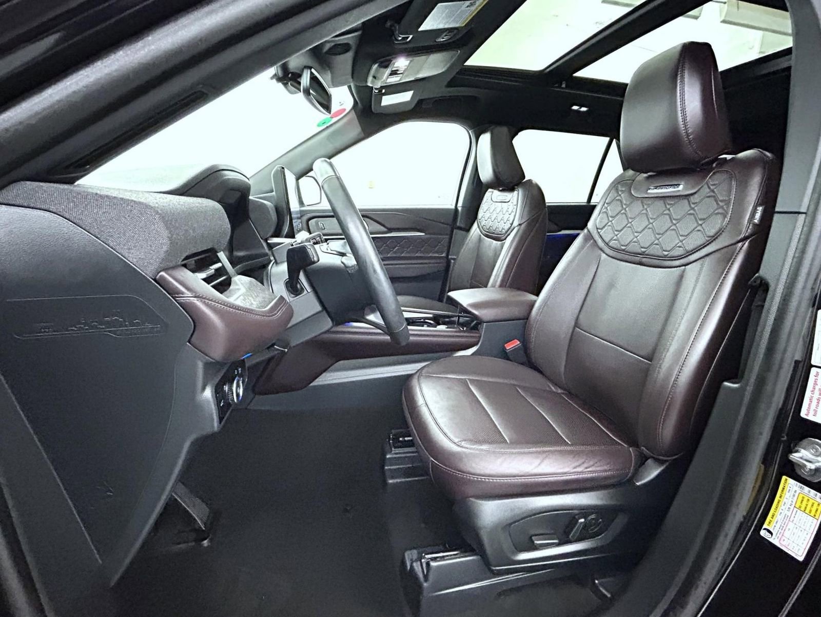 Used 2025 Ford Explorer Platinum w/ LUX Leather Package image 10