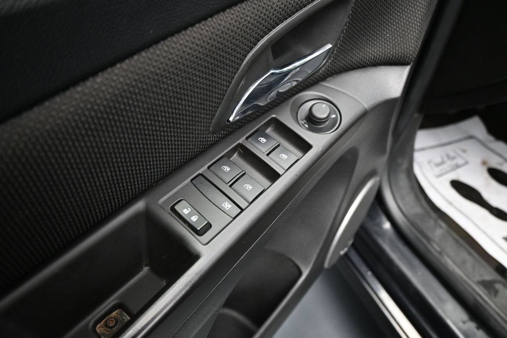 Used 2015 Chevrolet Cruze LTZ w/ Sun, Sound and Sport Package FWD image 11