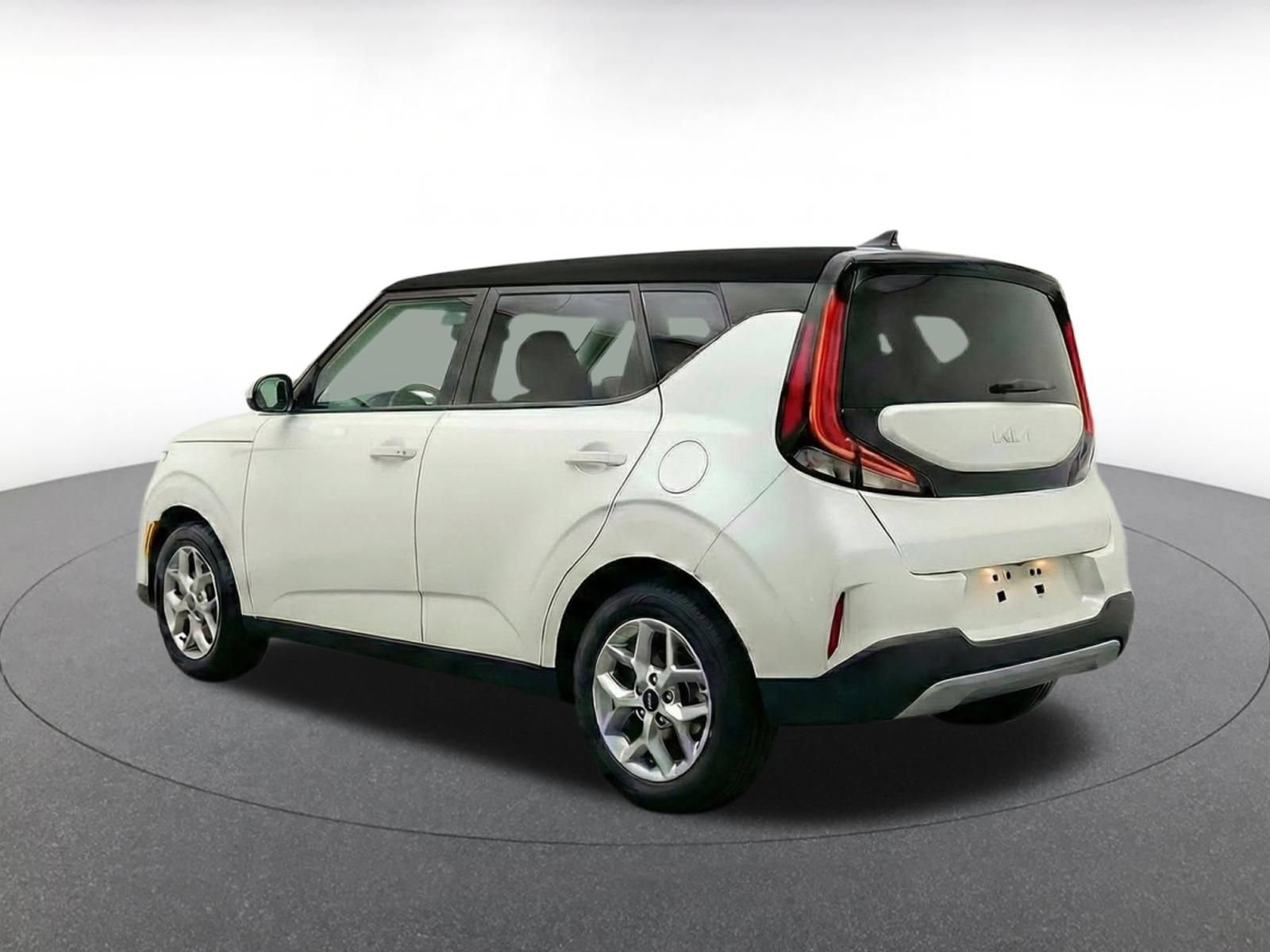 Used 2025 Kia Soul LX w/ LX Technology Package FWD image 7