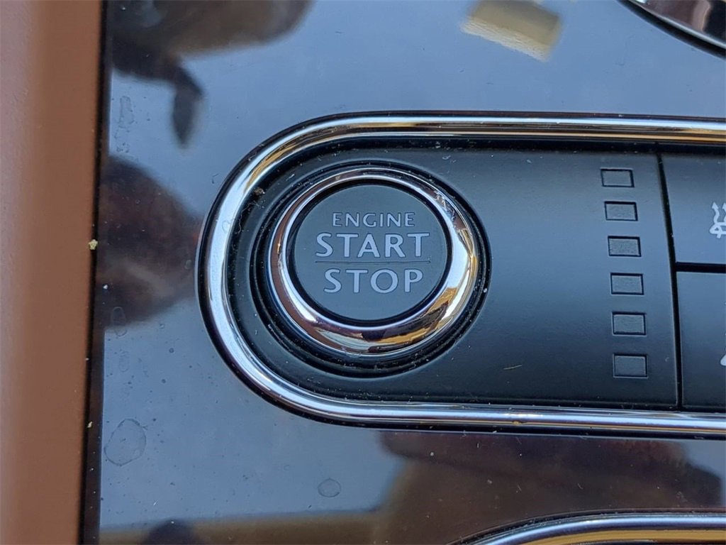 Used 2018 Bentley Flying Spur W12 image 28