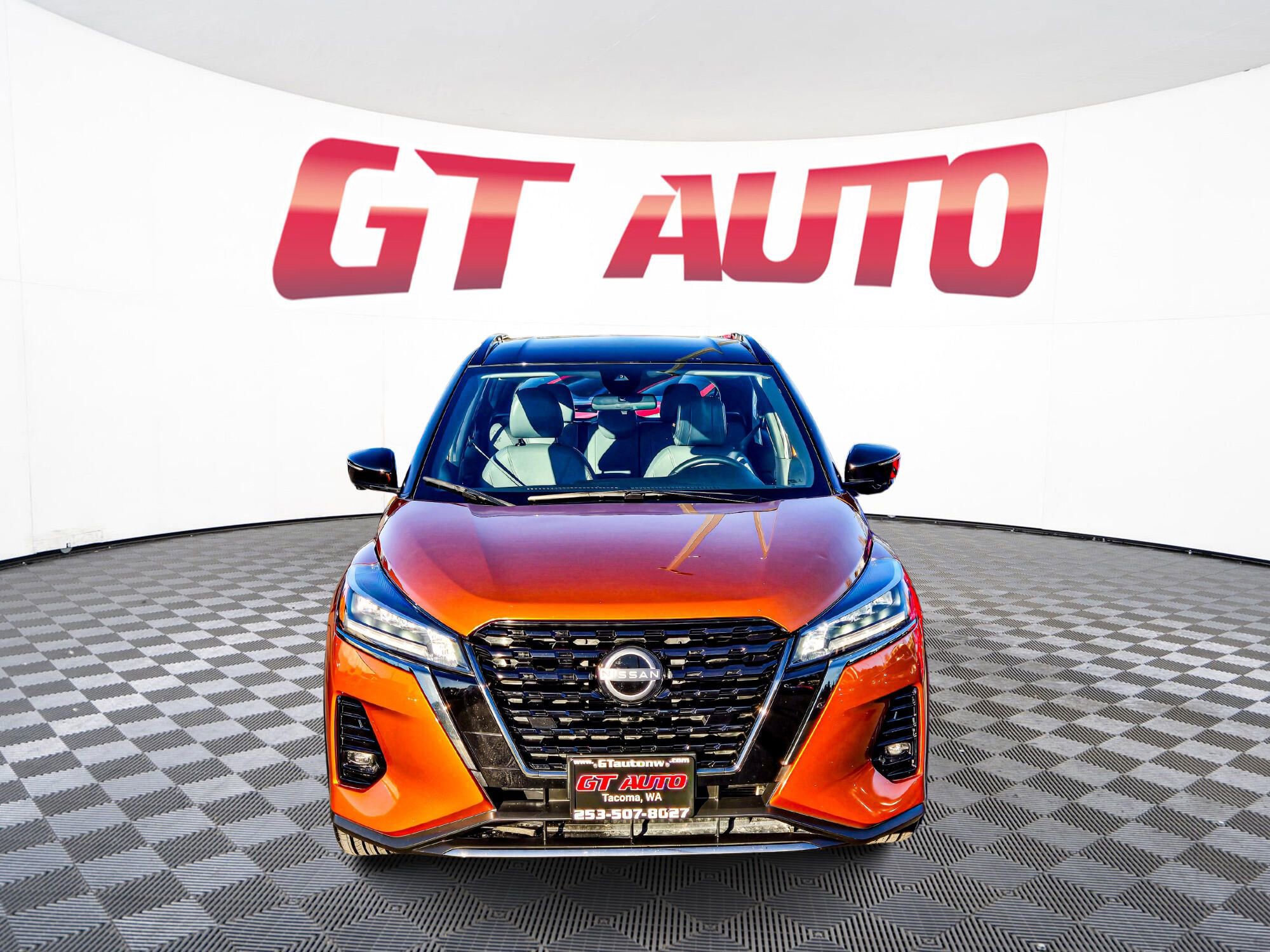 Used 2023 Nissan Kicks SR w/ SR Premium Package image 2