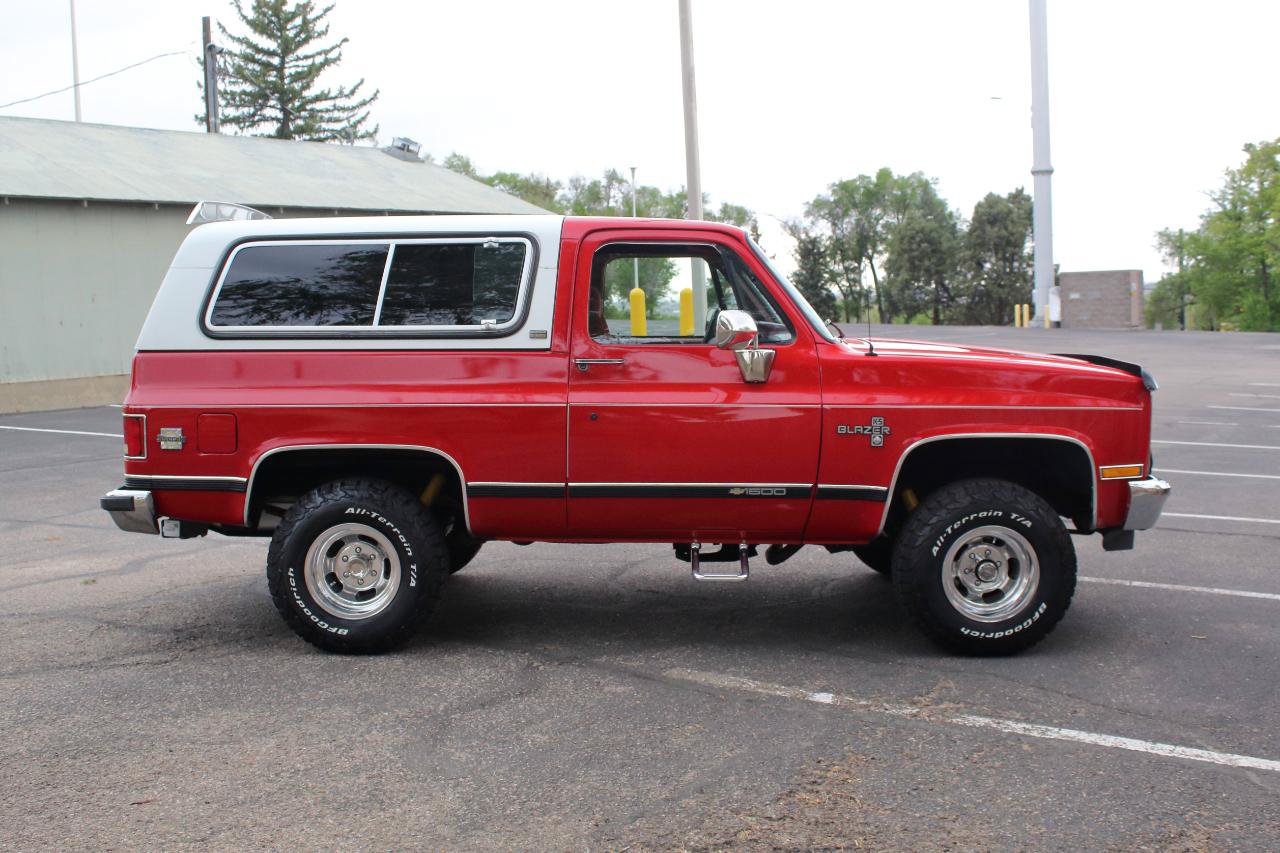 Used 1991 Chevrolet Blazer 4WD image 3