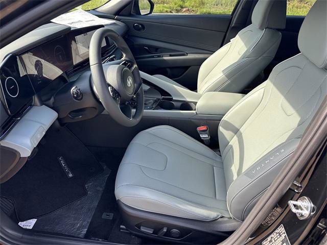 New 2025 Hyundai Elantra Limited image 9