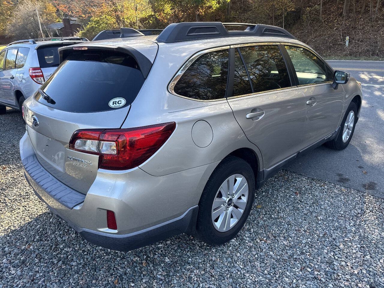 Used 2017 Subaru Outback 2.5i Premium AWD/4WD image 5