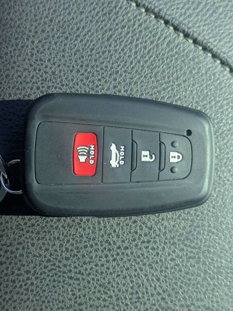 Used 2022 Toyota Camry XSE FWD image 32