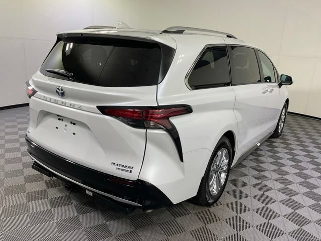 Used 2023 Toyota Sienna Platinum AWD/4WD image 6