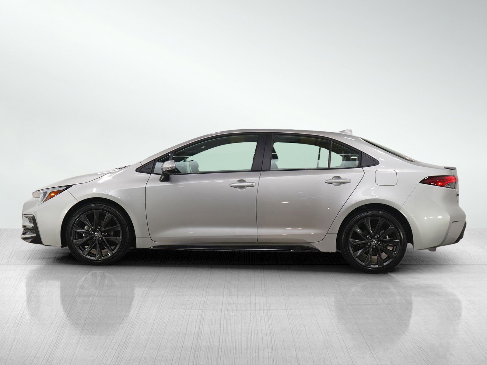 Used 2025 Toyota Corolla XSE image 2