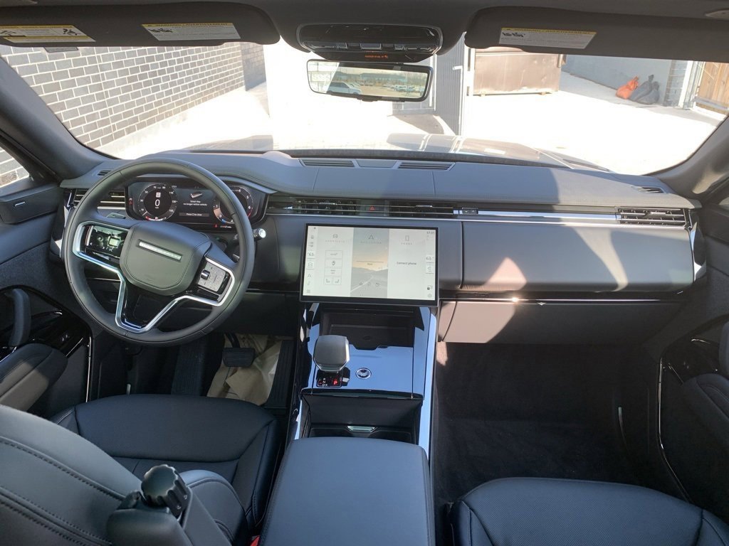 Used 2025 Land Rover Range Rover Sport SE image 14
