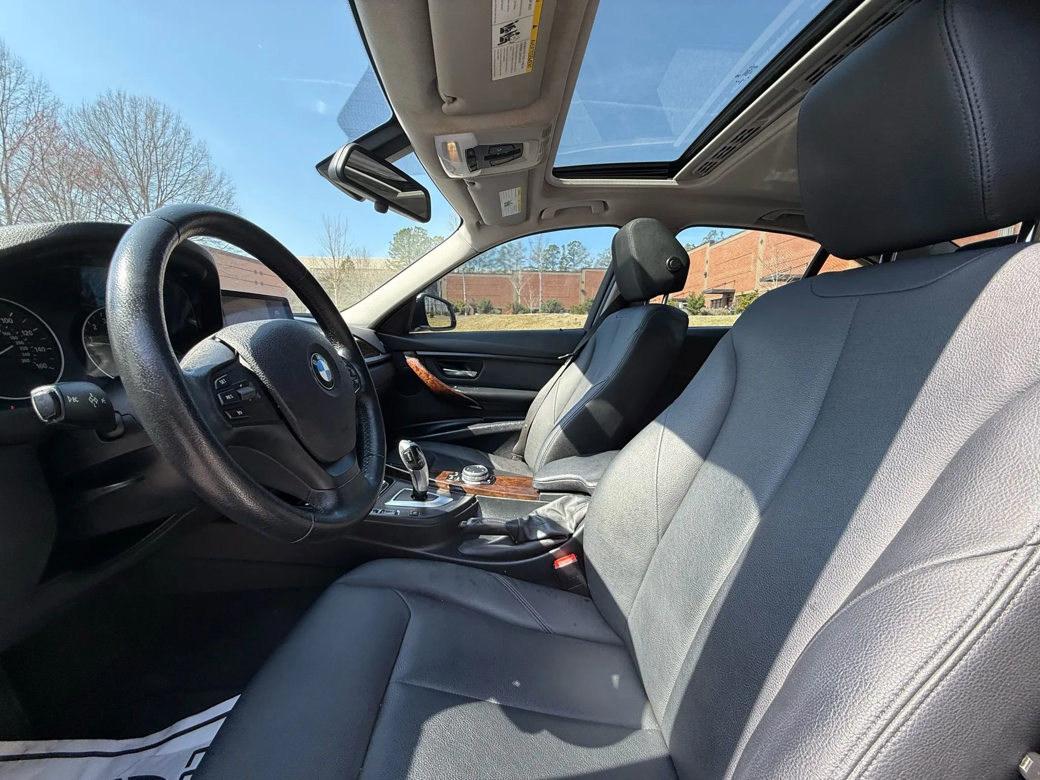 Used 2015 BMW 320i Sedan RWD image 11