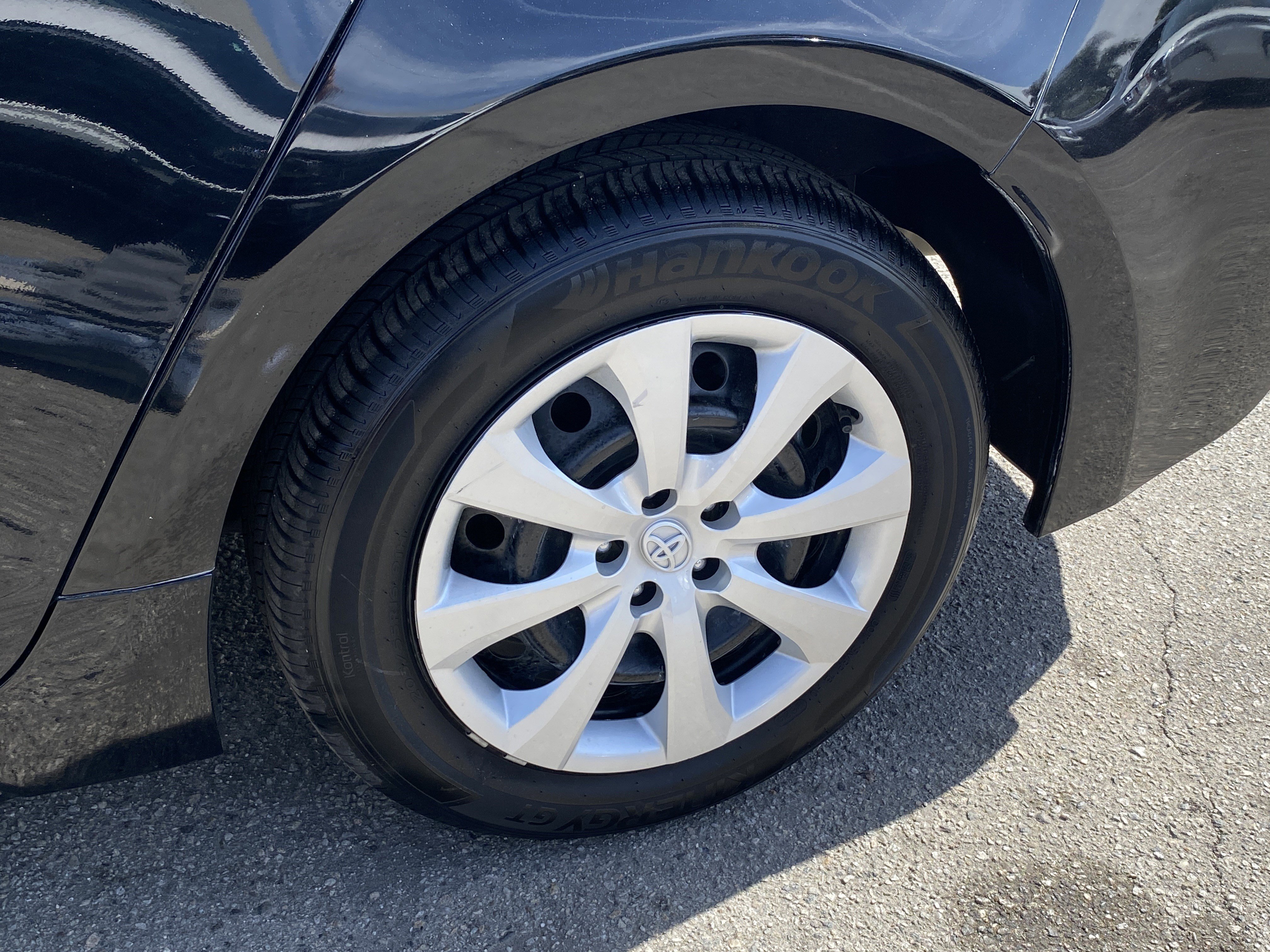 Used 2025 Toyota Corolla LE image 24