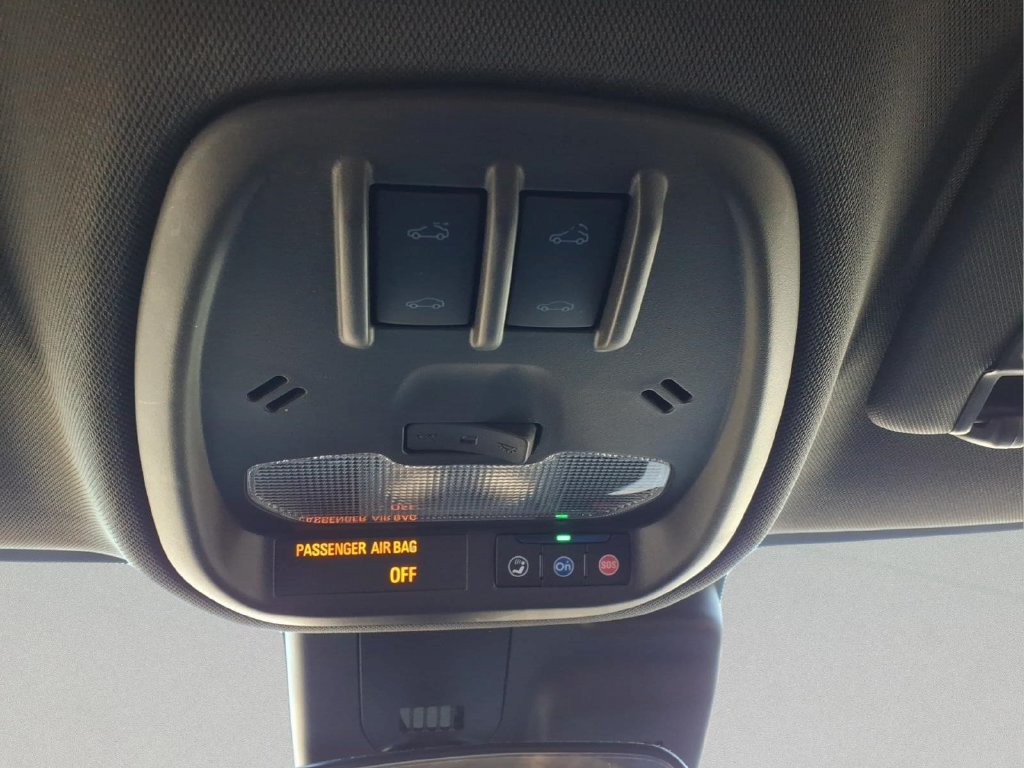 Used 2025 Chevrolet Trax RS w/ Sunroof Package FWD image 13