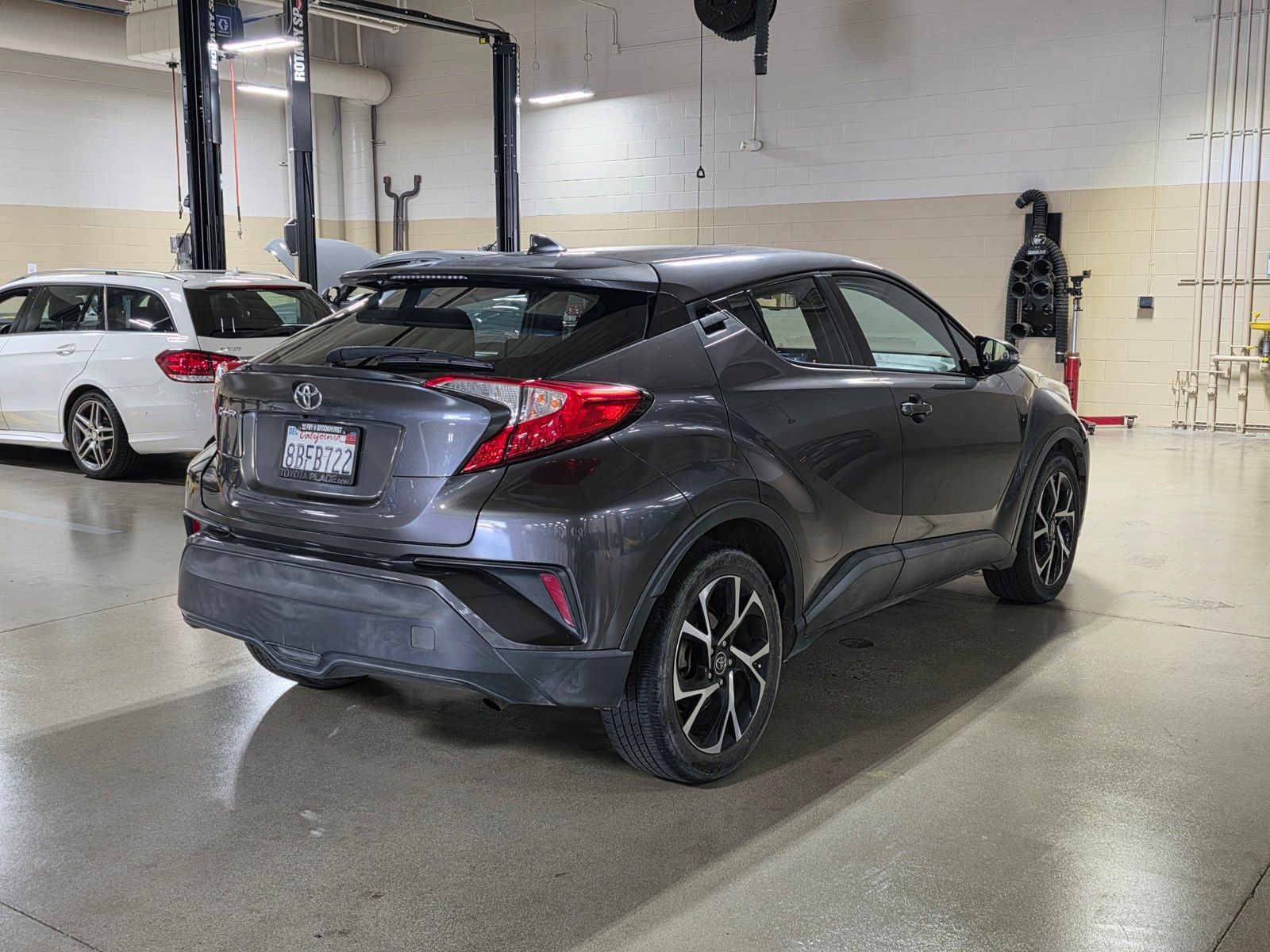 Used 2018 Toyota C-HR XLE FWD image 7