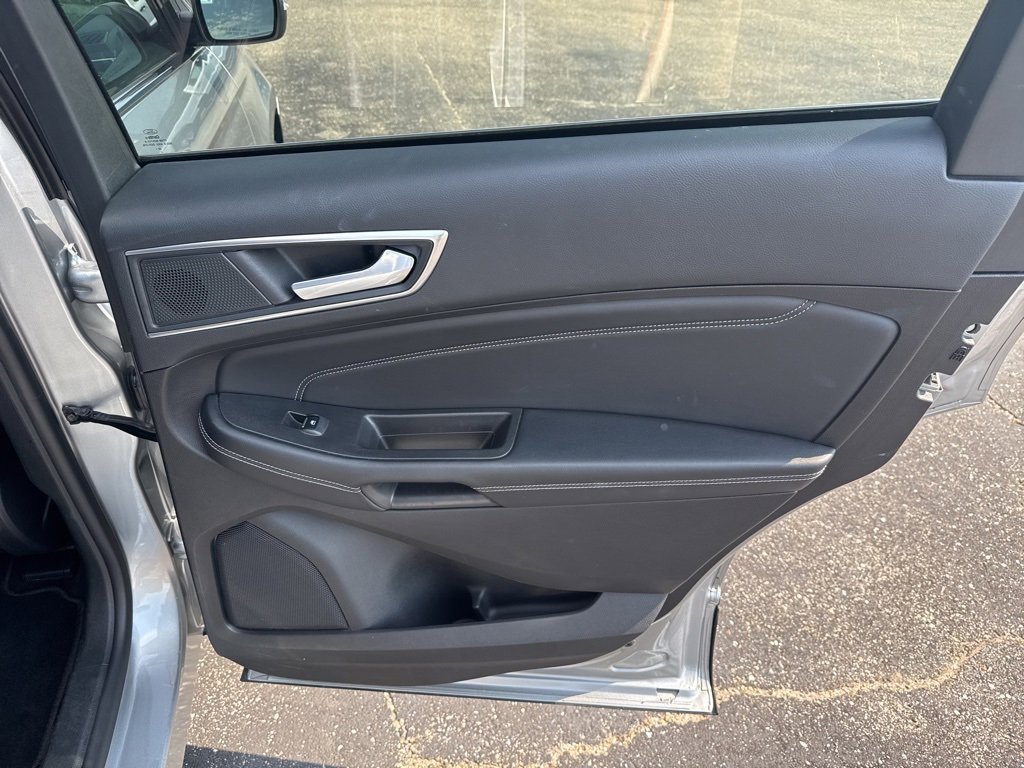 Used 2024 Ford Edge Titanium image 19