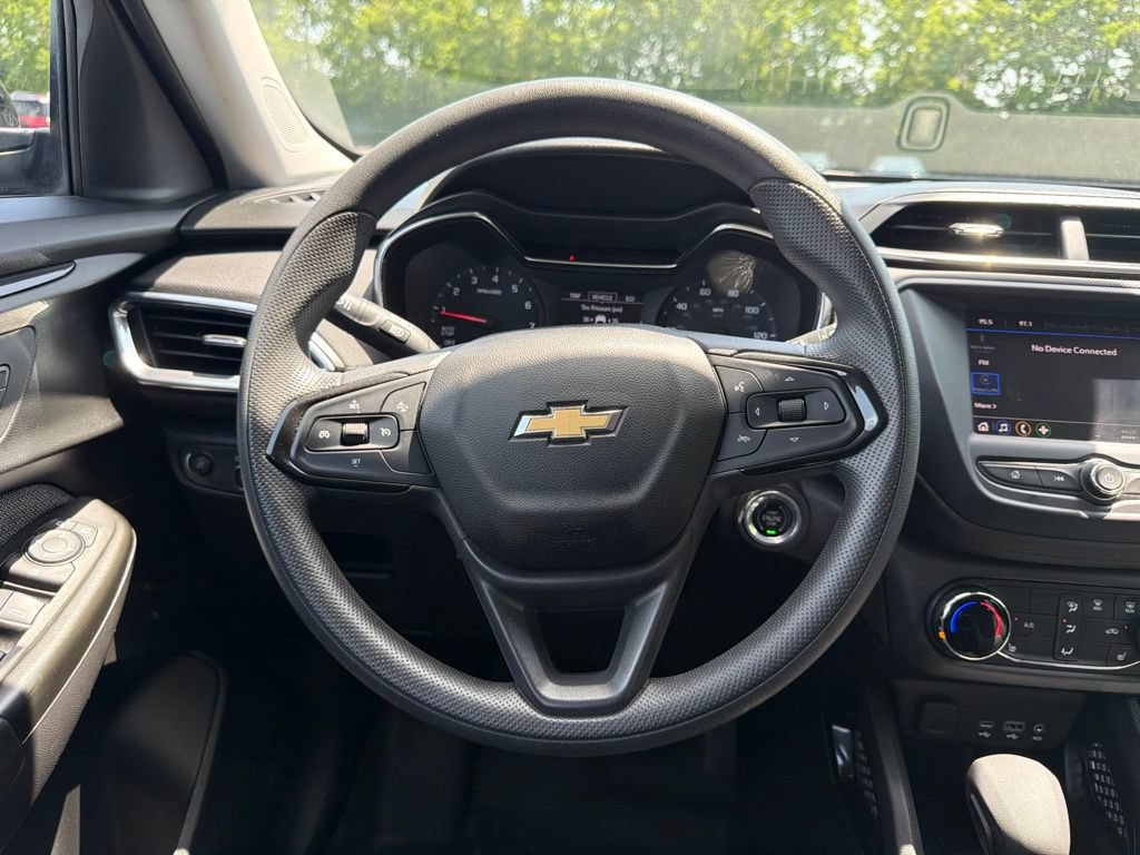 Used 2022 Chevrolet TrailBlazer LT FWD image 12