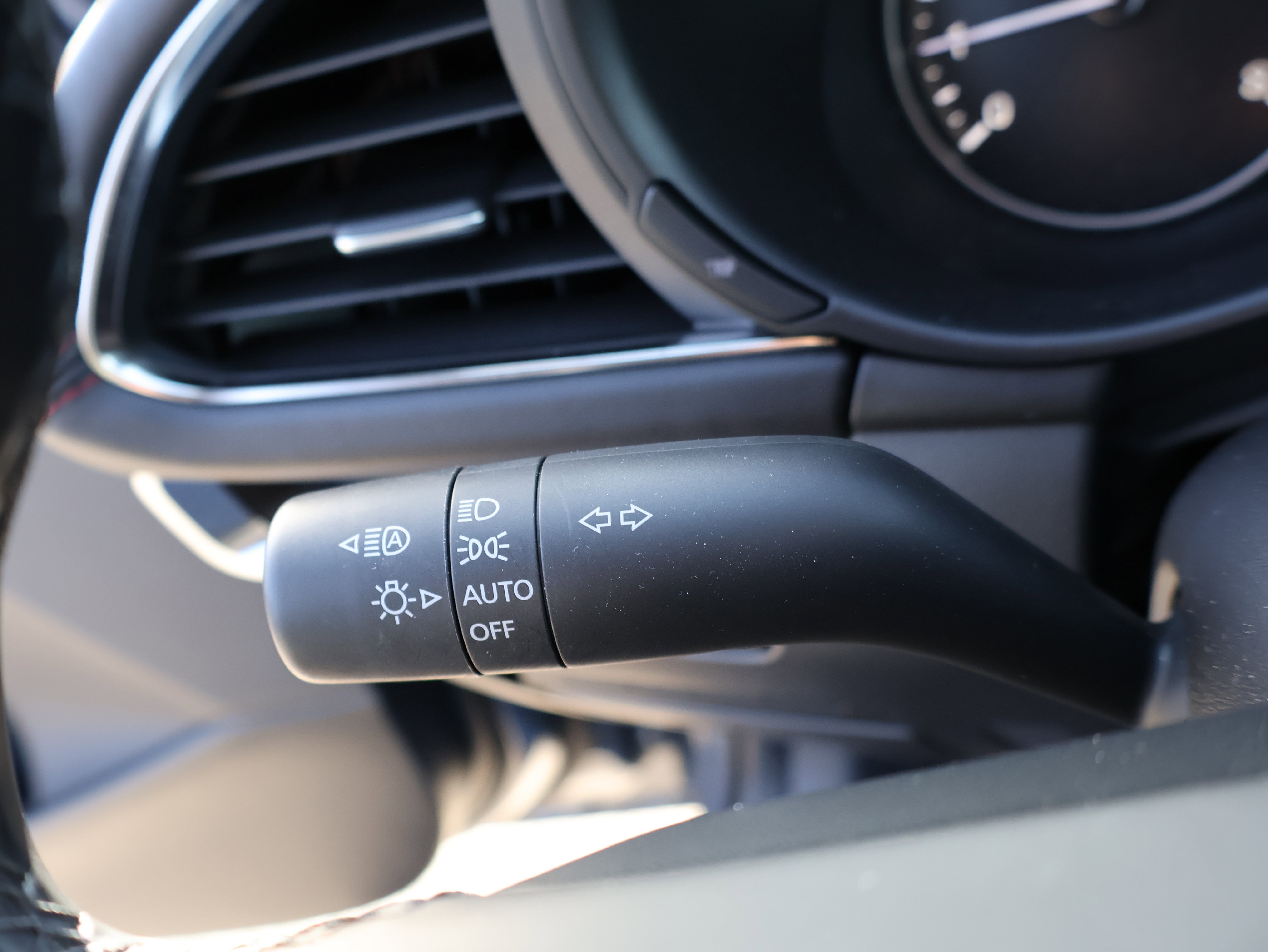 Certified 2025 MAZDA MAZDA3 Carbon image 36