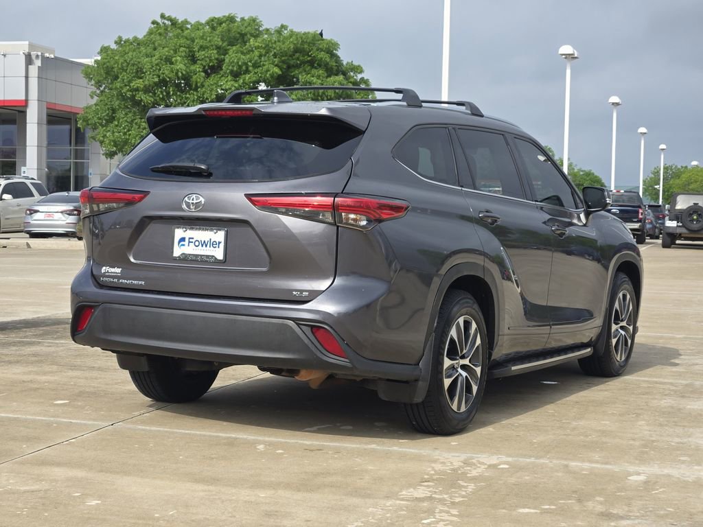 Used 2021 Toyota Highlander XLE FWD image 7