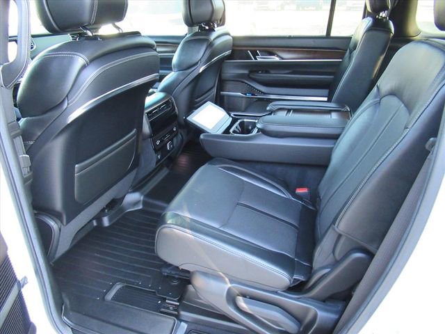 Used 2022 Jeep Grand Wagoneer Series I AWD/4WD image 17