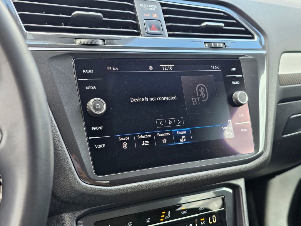 Used 2022 Volkswagen Tiguan SE image 31