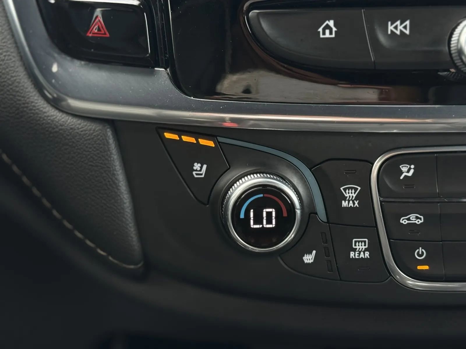 Used 2023 Chevrolet Traverse Premier w/ Redline Edition AWD/4WD image 40