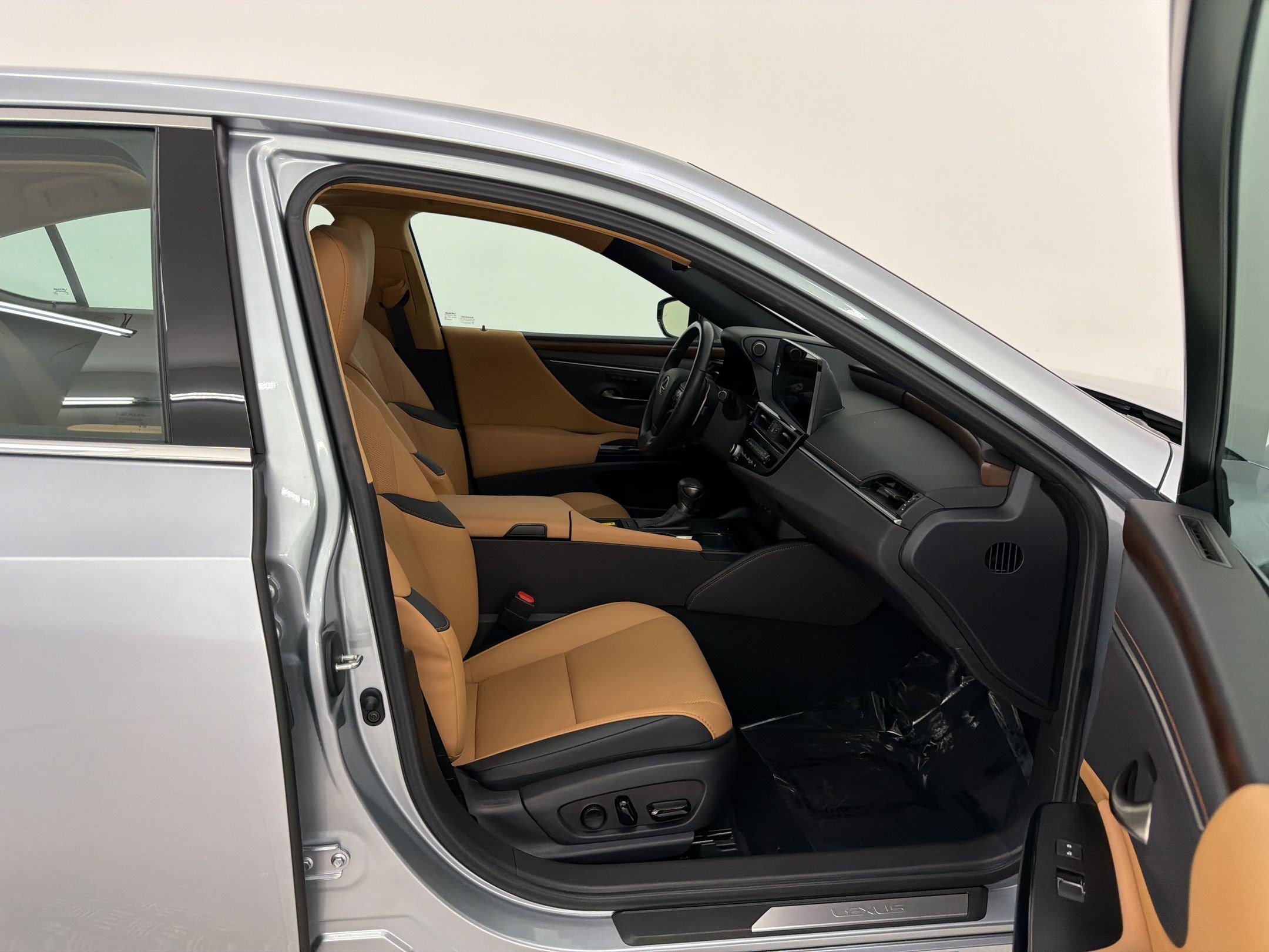 Certified 2025 Lexus ES 350 w/ Premium Package FWD image 29