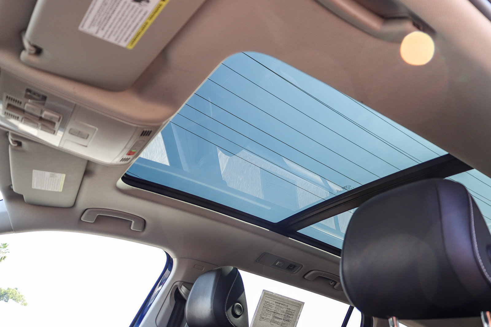 Used 2021 Volkswagen Tiguan SE w/ Panoramic Sunroof Package FWD image 25