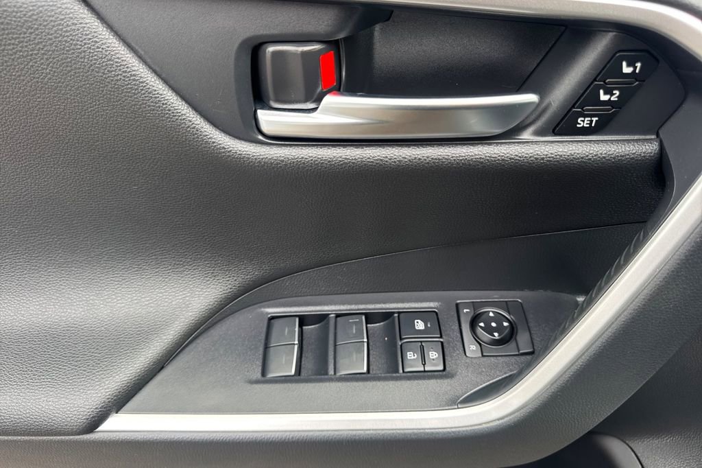 Used 2023 Toyota RAV4 XSE AWD/4WD image 8