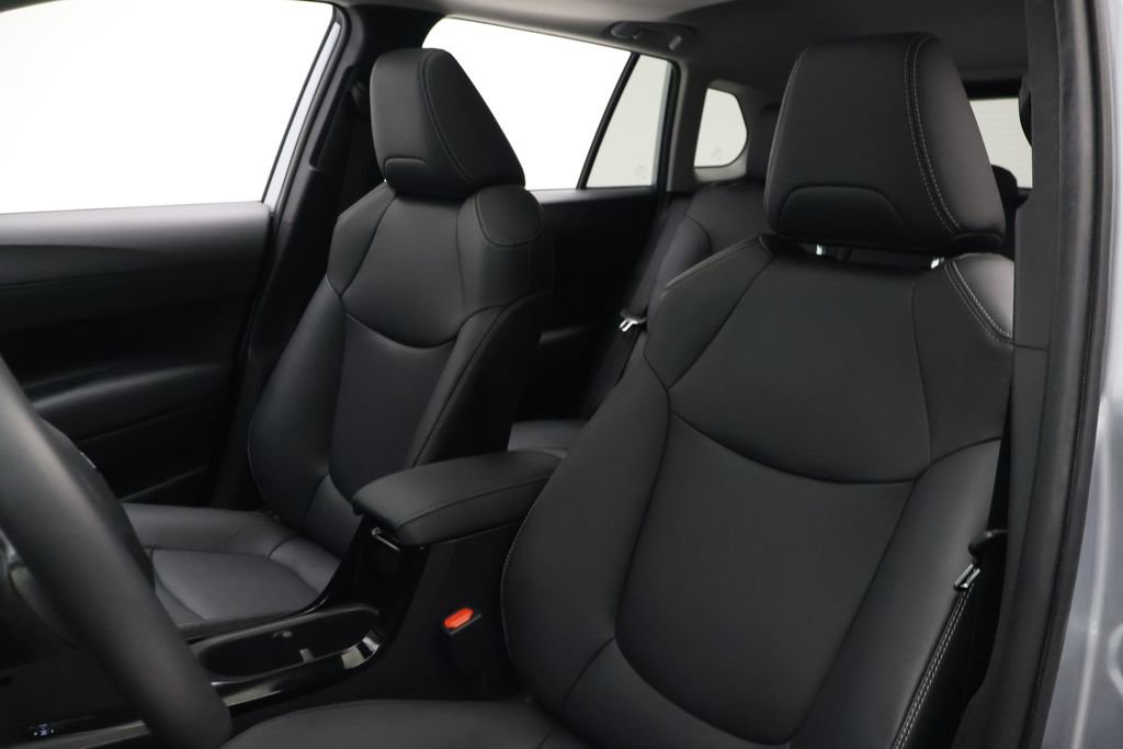 Used 2023 Toyota Corolla Cross XLE w/ Convenience Package FWD image 13