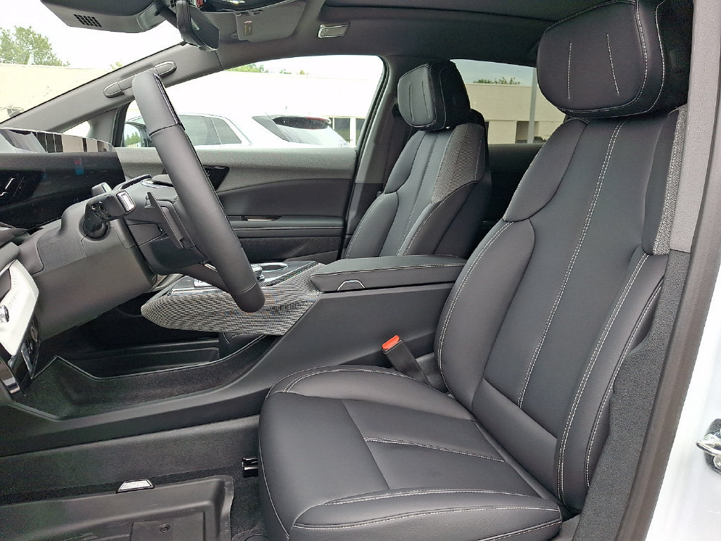 New 2027 Cadillac Optiq Luxury w/ LPO, Floor Liner Package AWD/4WD image 9