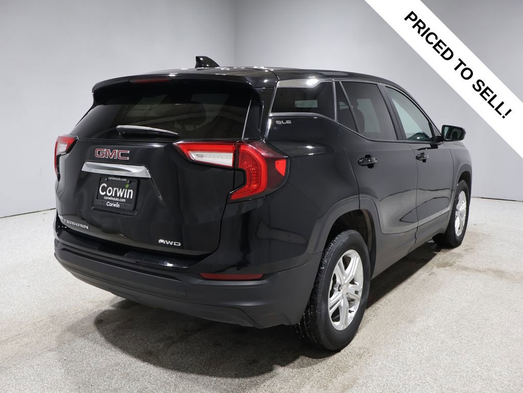 Used 2024 GMC Terrain SLE image 2