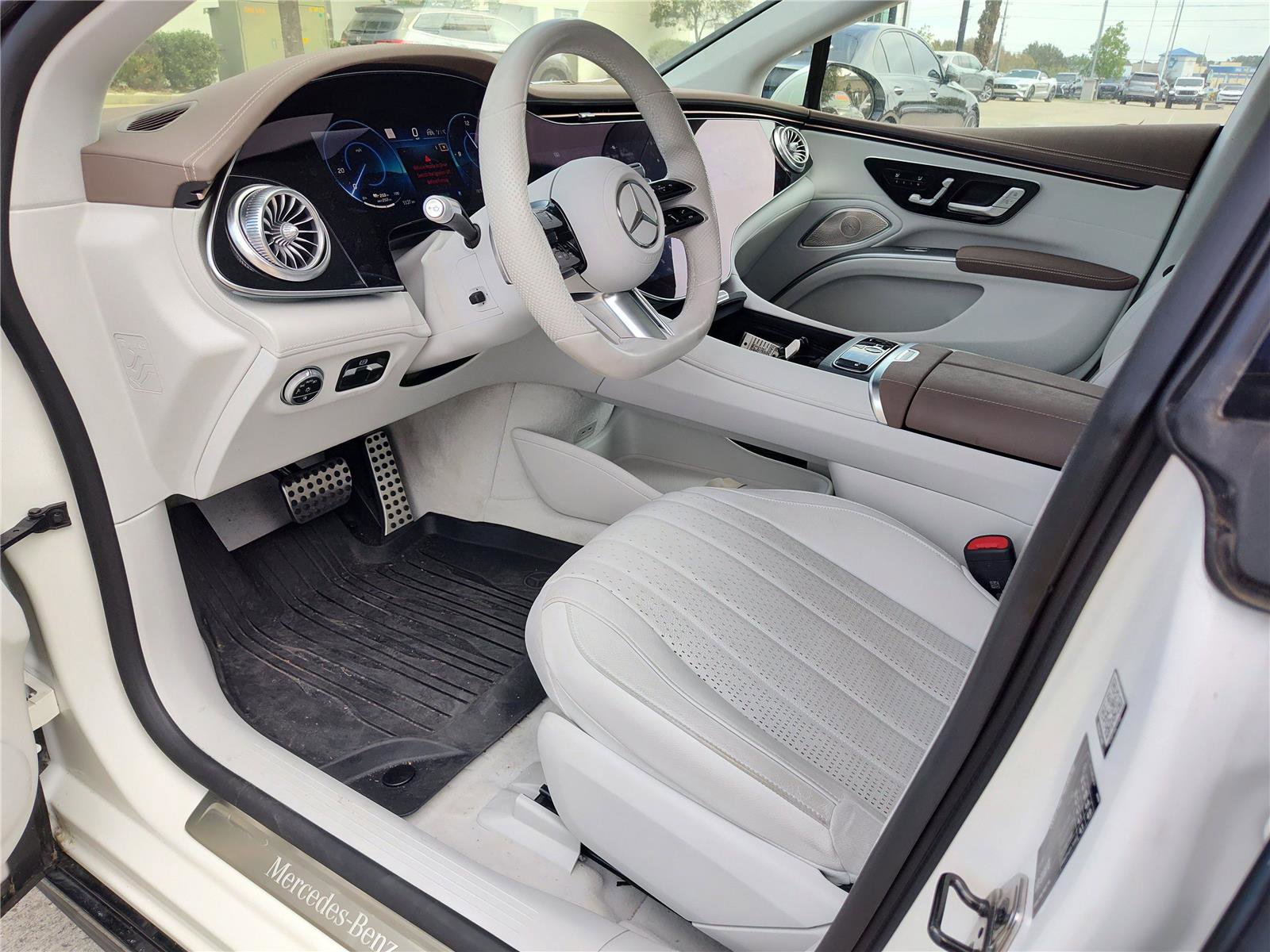 New 2022 Mercedes-Benz EQS 580 4MATIC Sedan image 2