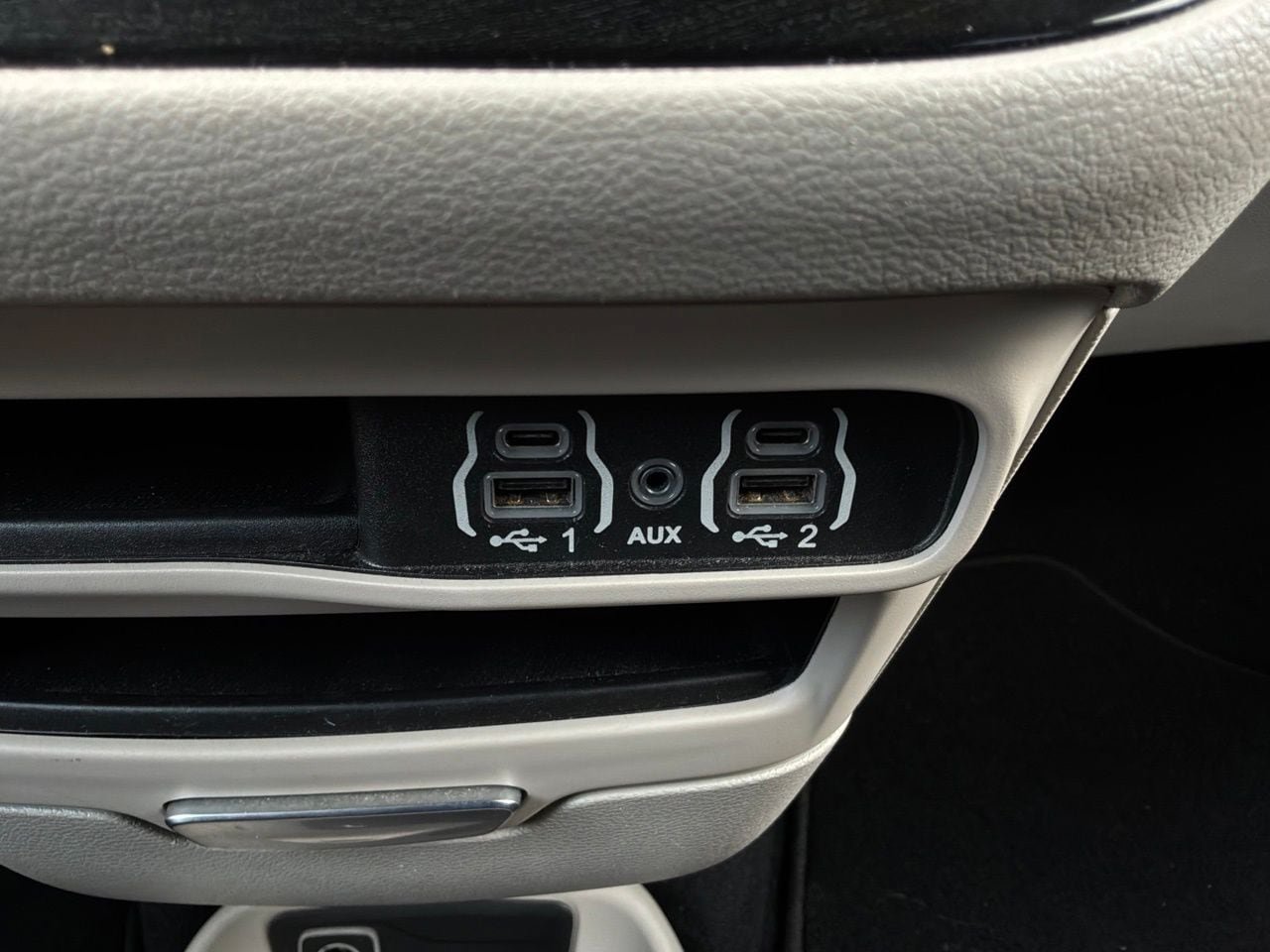 Used 2023 Chrysler Voyager LX FWD image 26