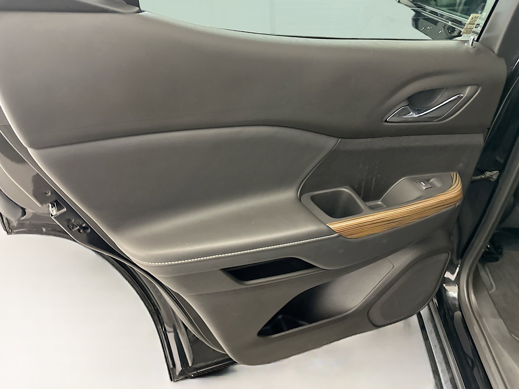 Used 2023 GMC Acadia SLE w/ Driver Convenience Package image 27