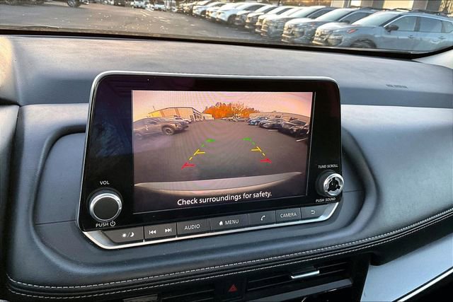 Used 2024 Nissan Rogue SV image 11