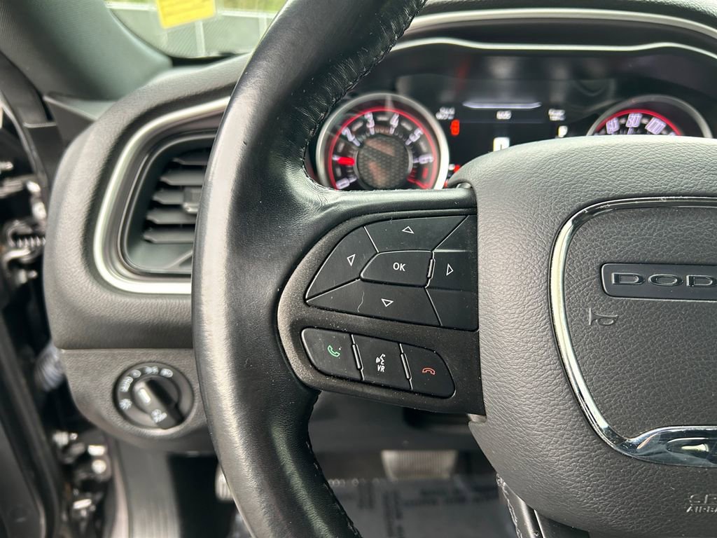 Used 2021 Dodge Challenger SXT w/ Driver Convenience Group RWD image 15