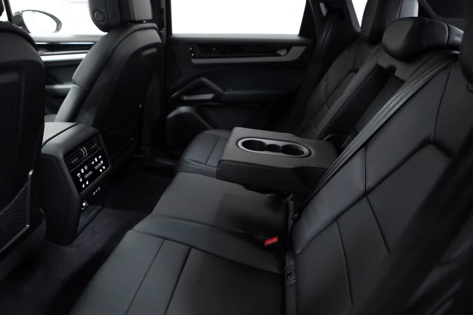 Certified 2026 Porsche Cayenne AWD/4WD image 33