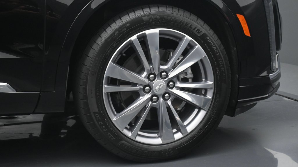 Certified 2025 Cadillac XT6 Premium Luxury FWD image 6