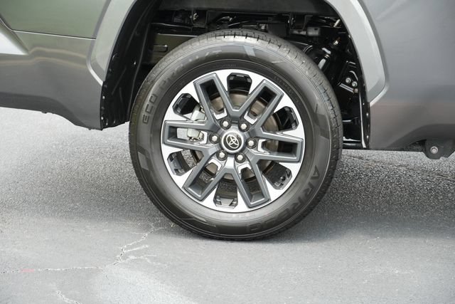 Used 2023 Toyota Tundra Limited w/ Power Package AWD/4WD image 10