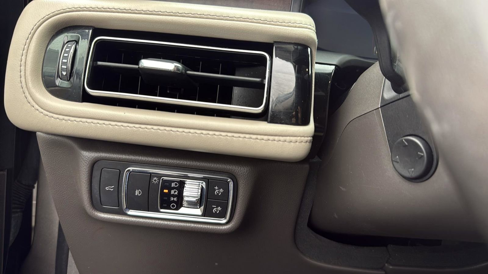 Used 2021 Lincoln Aviator Reserve w/ Equipment Group 202A AWD/4WD image 18