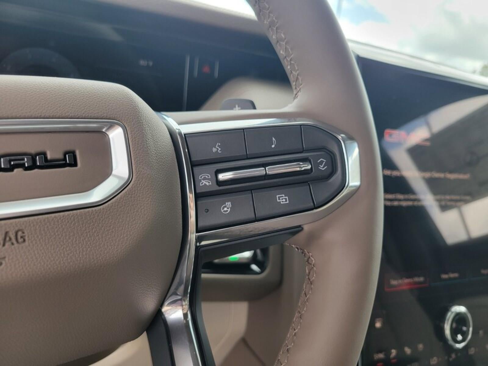New 2026 GMC Yukon Denali w/ Denali Reserve Package RWD image 14