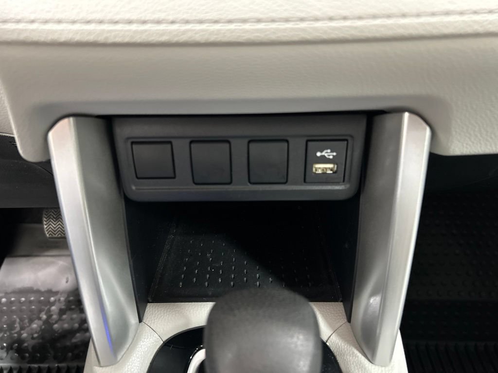 Used 2022 Toyota Corolla Cross L AWD/4WD image 23