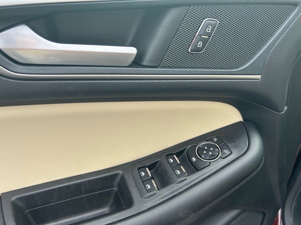 Used 2022 Ford Edge SEL w/ Convenience Package image 16