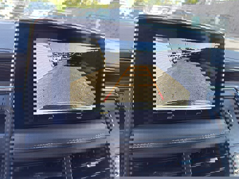 Used 2023 Chevrolet Suburban Z71 image 38