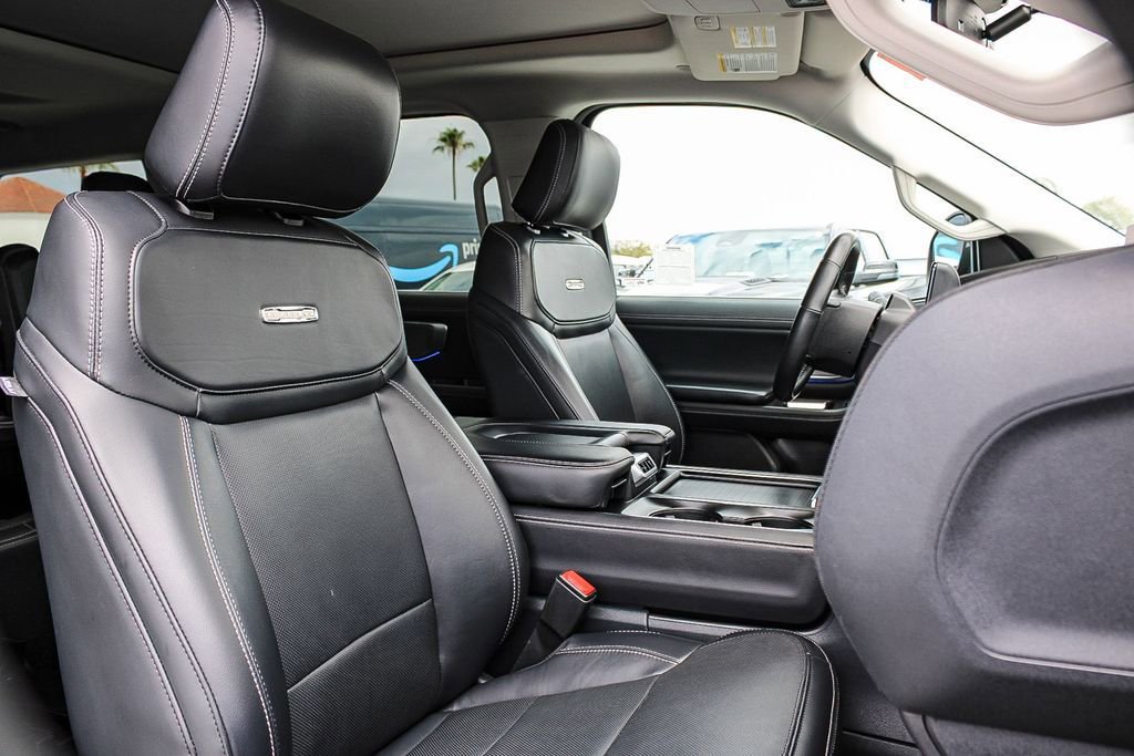 Used 2025 Ford Expedition Platinum AWD/4WD image 17