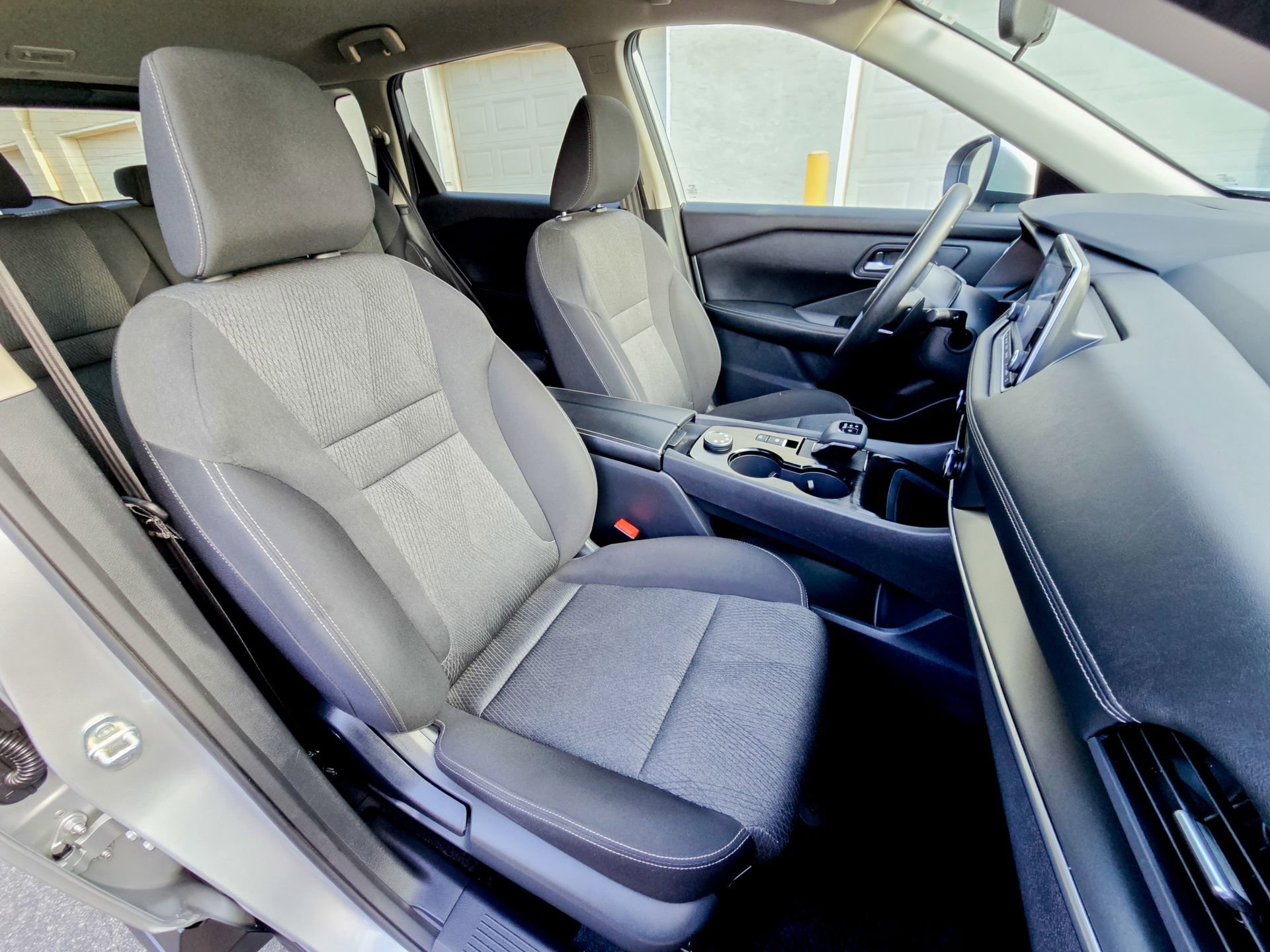 Used 2024 Nissan Rogue SV image 34